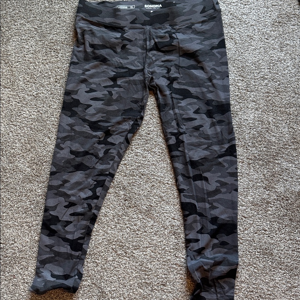 Sonoma Gray and Black Camouflage Leggings